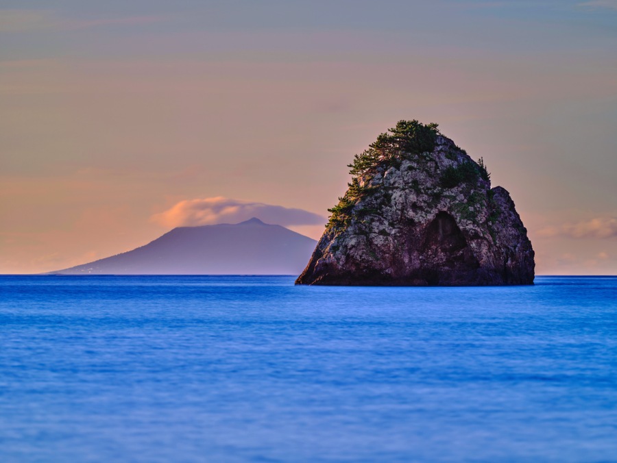 1_Southern-Izu-Japan-Seascape-Photography-Little-Island-Big-Sea-Sunrise- 1_Southern-Izu-Japan-Seascape-Photography-Little-Island-Big-Sea-Sunrise-